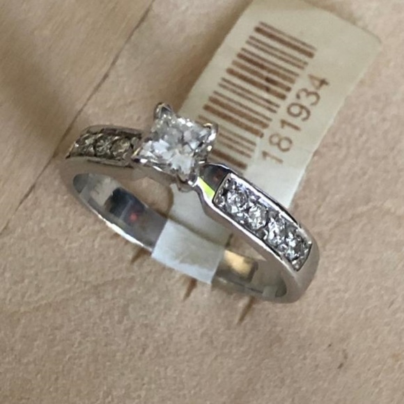 14K GoldPrincess Diamond Engageemeeent Ring